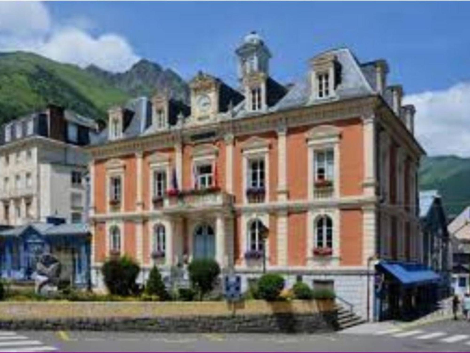 T2 Renove Avec Terrasse, Parking Prive, Local Velos A Cauterets - Fr-1-401-290 Buitenkant foto